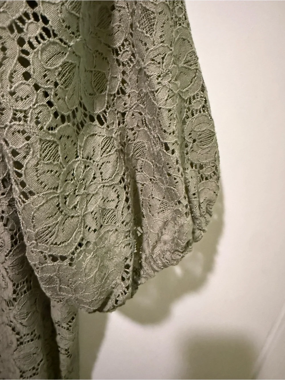 Loft Women’s Olive Lace Puff-Sleeve Top